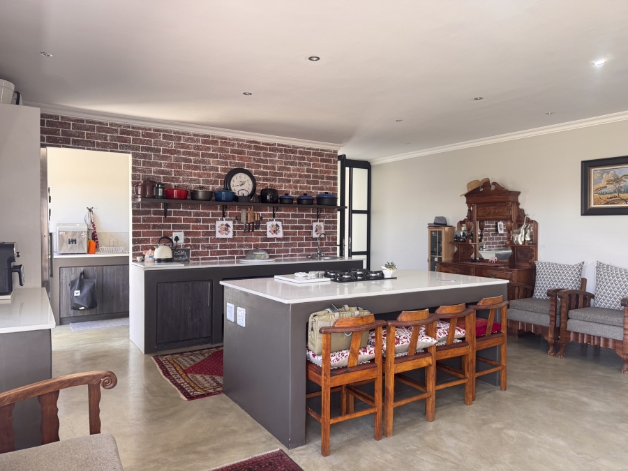 6 Bedroom Property for Sale in Sunset Estate Western Cape